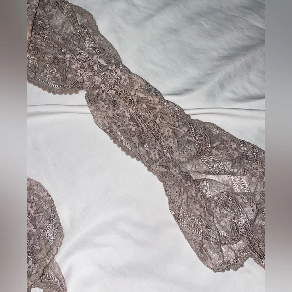 Gray Lace‎ Scrunch Accent Scarf